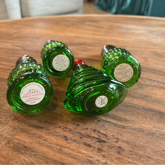4 nostalgic Avon, cologne, decanters shaped like Christmas trees, and candles - Picture 4 of 5